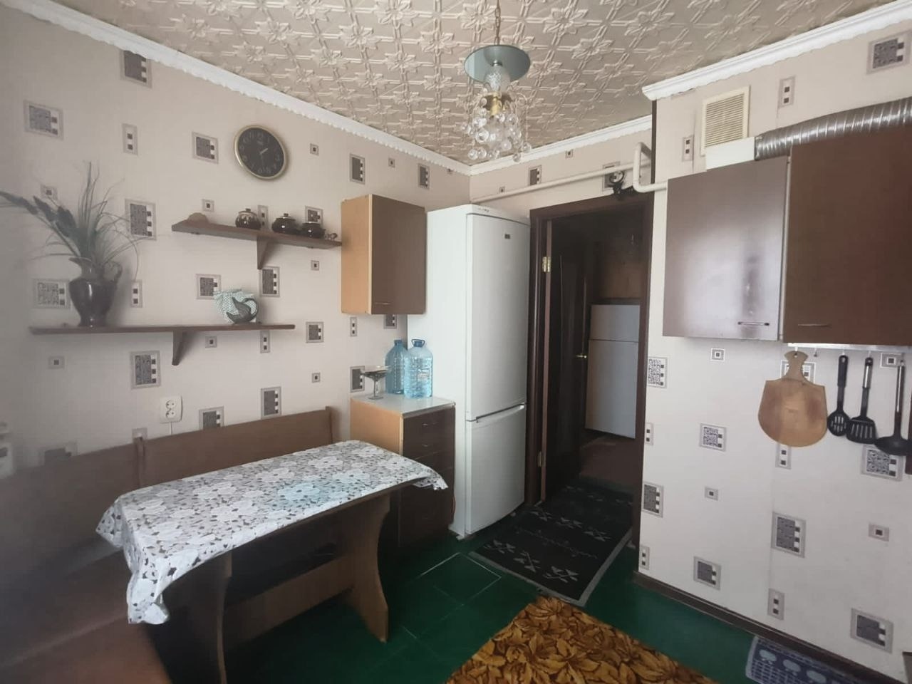 🗝️Продаётся 2-х комнатная квартира🗝️ Расположение : г. Кировск, м-н 60 лет Октября. д.19 Цена 1.9 млн., возможна продажа за счёт средств материнского капитала! 🔵3 этаж/9 этажного дома 🔵Состояние заходи и живи, продаётся со всей мебелью и техникой. 🔵Ванная, туалет в плитке совмещенный +теплый пол. 🔵Пластиковые...