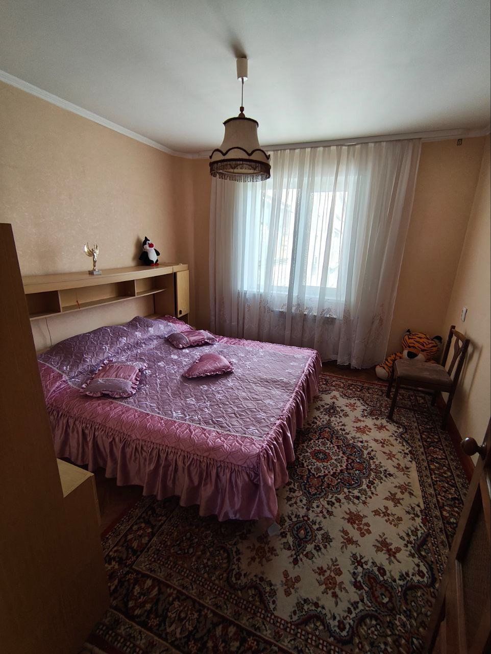 СДАМ 4 к. квартиру-8/9. Кв. Дзержинского, 14. Р- он рынок " Околица". Состояние жилое, комнаты изолированные, Мебель, техника. Порядочным гражданам. На длительный срок! 30тыс+к.у+ залог+ АН. Без питомцев! +79595060376...