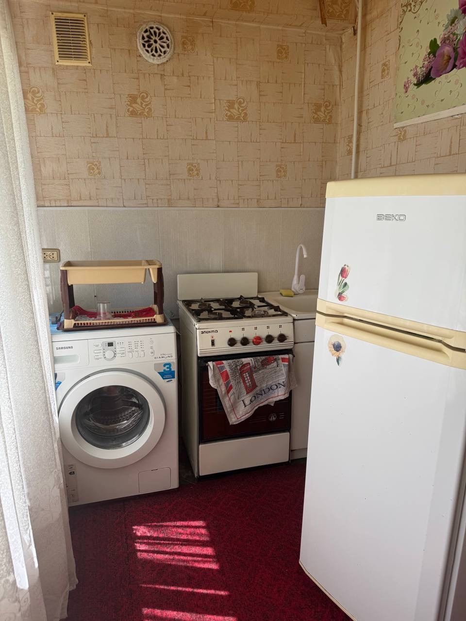Продам 1к квартиру, кв. Ватутина (р-н Макдональдса), 2/5, не угловая, состояние жилое, м/п окна, с/у совмещен, бойлер, в шаговой доступности Луганский государственный университет им. Даля, удобная транспортная развязка, цена 3 100 000 руб. К.т. +79591092052 ...
