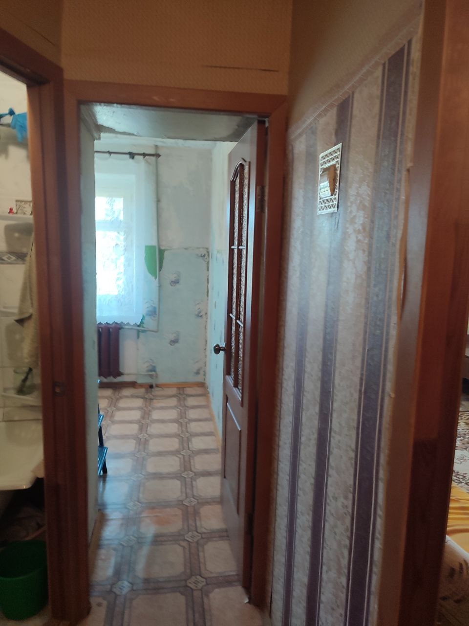 !!!! Продам 1- комнатную квартиру квартал Волкова город Луганск, 2/5 эт., пл. 31 кв.м., кухня 6 кв.м., жилое состояние, частично под ремонт, балкон ( застеклен ). Цена 2 800 000 руб. тел. +79591424483 Елена...