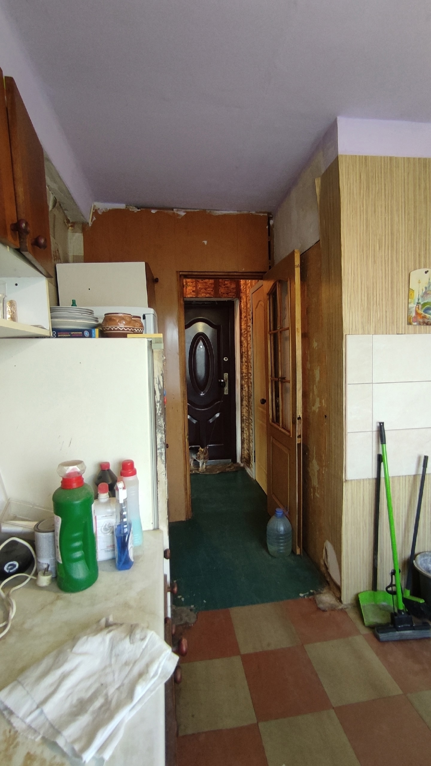 Объект 1379 Алчевск Цена 1850000 руб 2-к квартира с балконом и панорамным остеклением — проспект Металлургов, район магазина Престиж Светлая и просторная, общей площадью 51 м² на 9/9-этажного дома с работающим лифтом. Квартира угловая, но сухая, с хорошей крышей и панорамным балконом площадью 6 м, остеклённым...