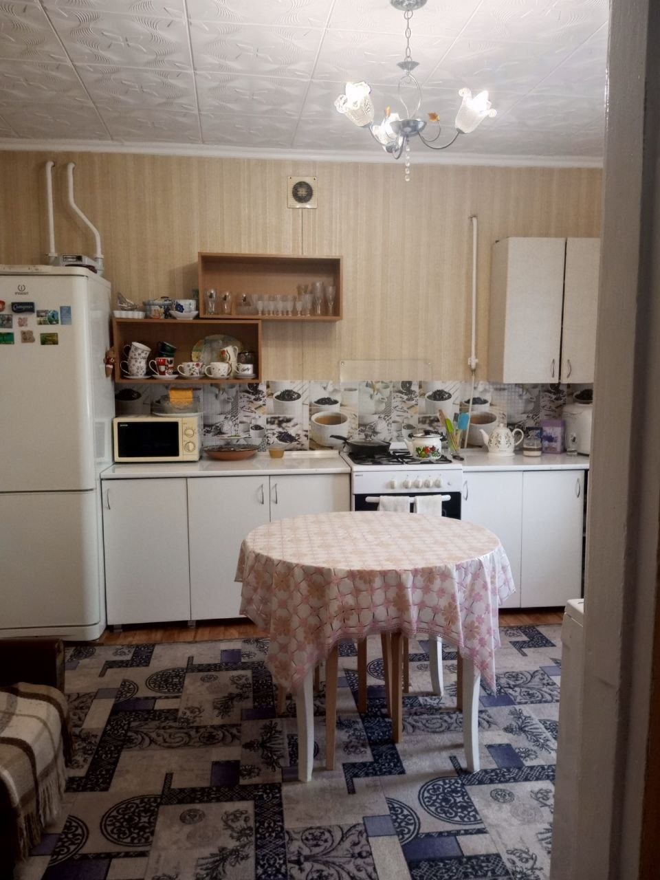 Продаётся дом с. Раскошное, 4 жилых комнаты, удобства в доме, 2 котла отопления - газовый и твердотопливный, своя скважина, фильтр на питьевую воду. Хорошее жилое состояние. 79,6/49,4/12,8кв.м Погреб, хозпостройки. Остановки, магазины рядом. Цена 6,7 млн.руб. +79591581150. Татьяна...