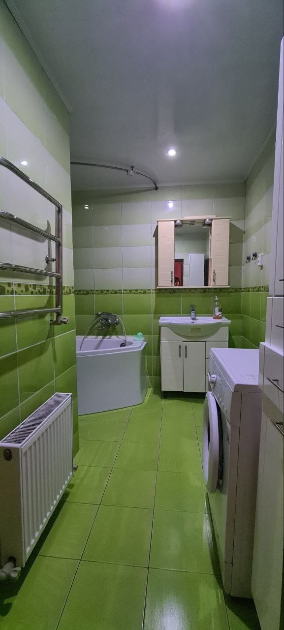 Продам жилой дом 110 КВ м . Ул. Чапаева .ремонт. заходить и жить . Гараж во дворе с ямой . Участок 6 соток приватизированный . Асфальтированный подъезд 12500000торг при осмотре тел. +79595847566.+79591901505...